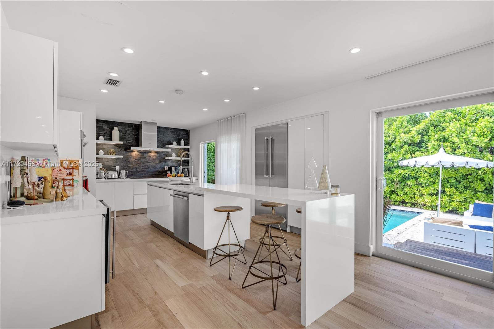 290 Shore Drive East Miami, FL 33133 - Photo 14 of 31