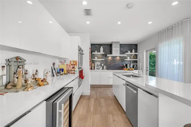 $16,800 | 290 Shore Drive East, Miami, FL 33133