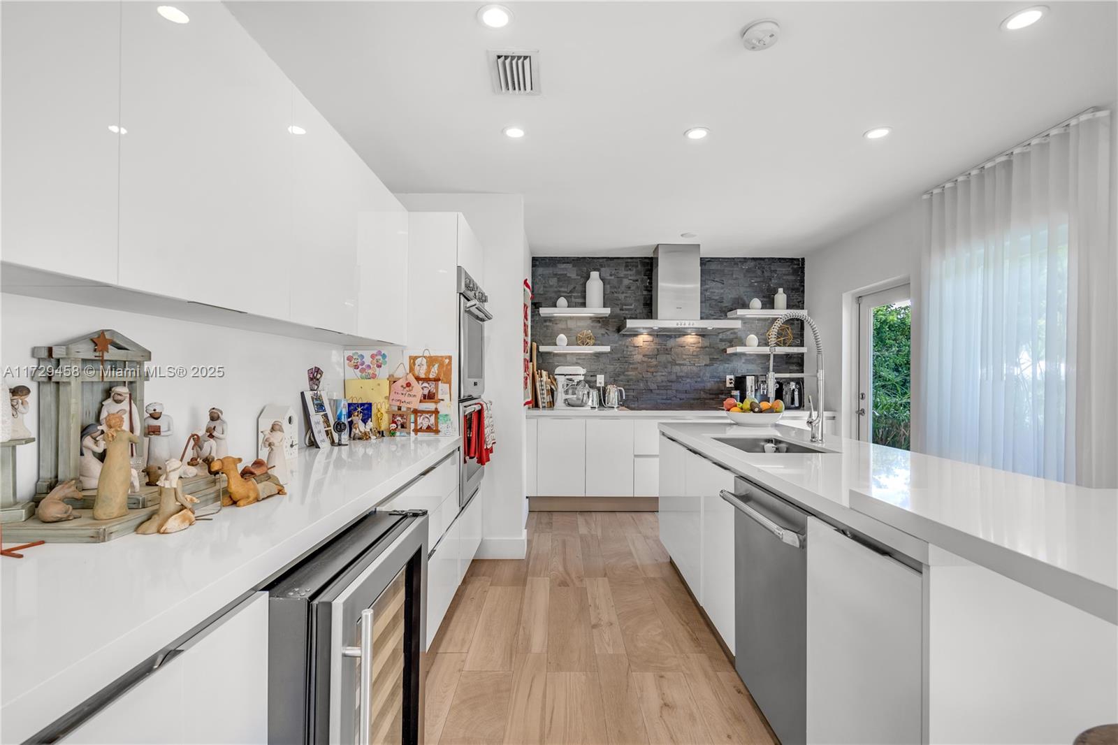 290 Shore Drive East Miami, FL 33133 - Photo 15 of 31