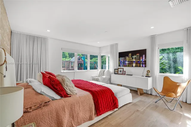 $16,800 | 290 Shore Drive East, Miami, FL 33133