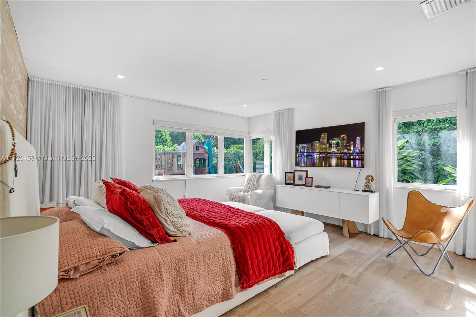 290 Shore Drive East Miami, FL 33133 - Photo 18 of 31