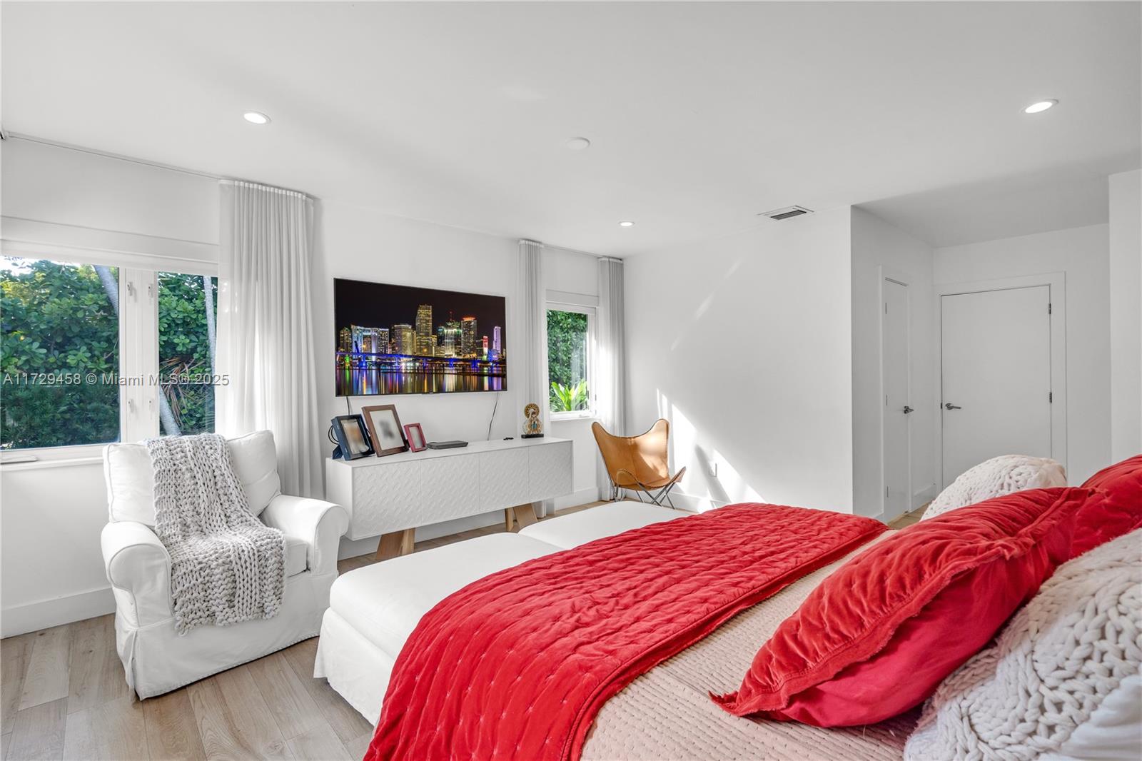 290 Shore Drive East Miami, FL 33133 - Photo 20 of 31