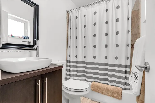 $16,800 | 290 Shore Drive East, Miami, FL 33133