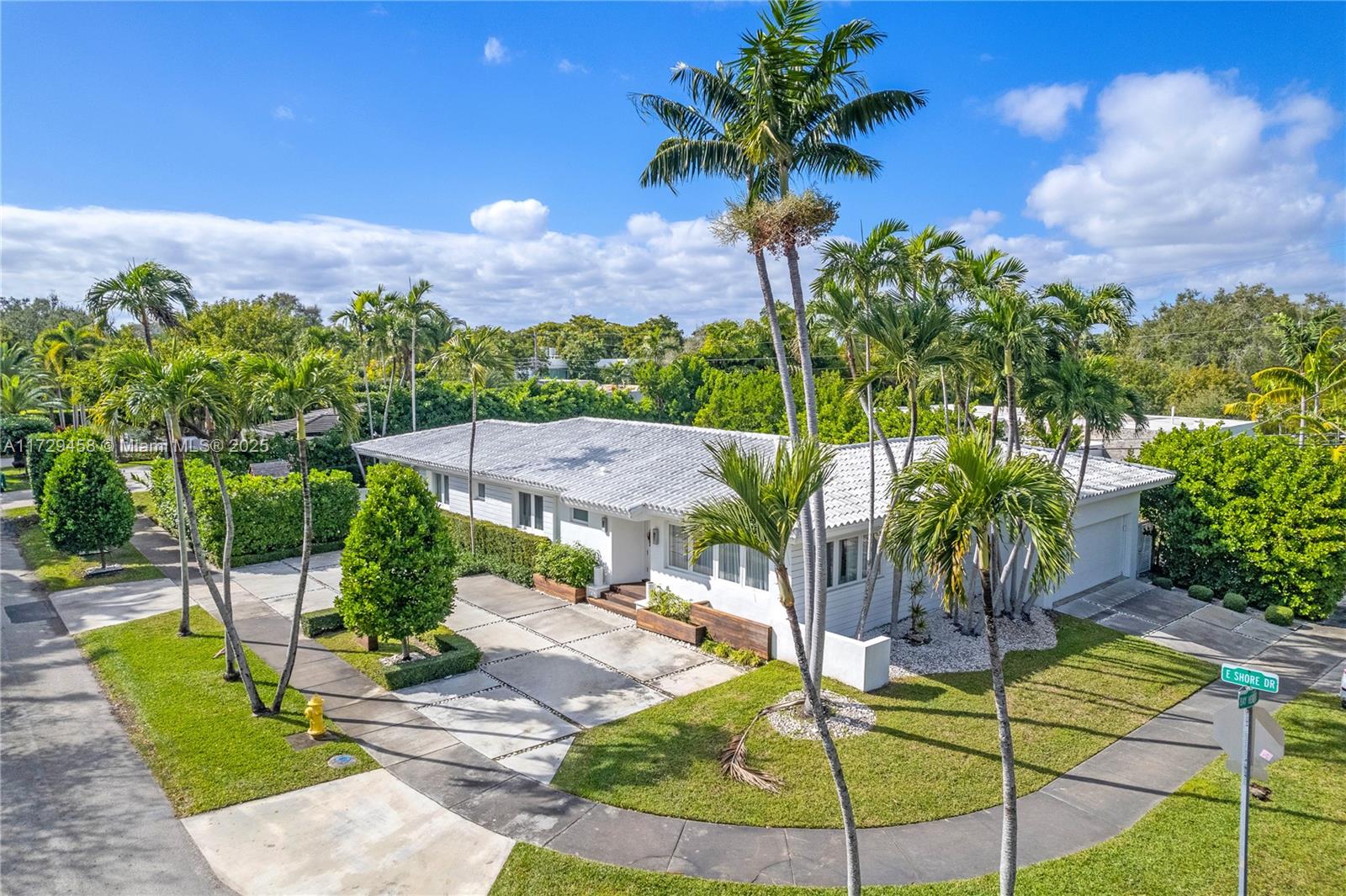 290 Shore Drive East Miami, FL 33133 - Photo 4 of 31