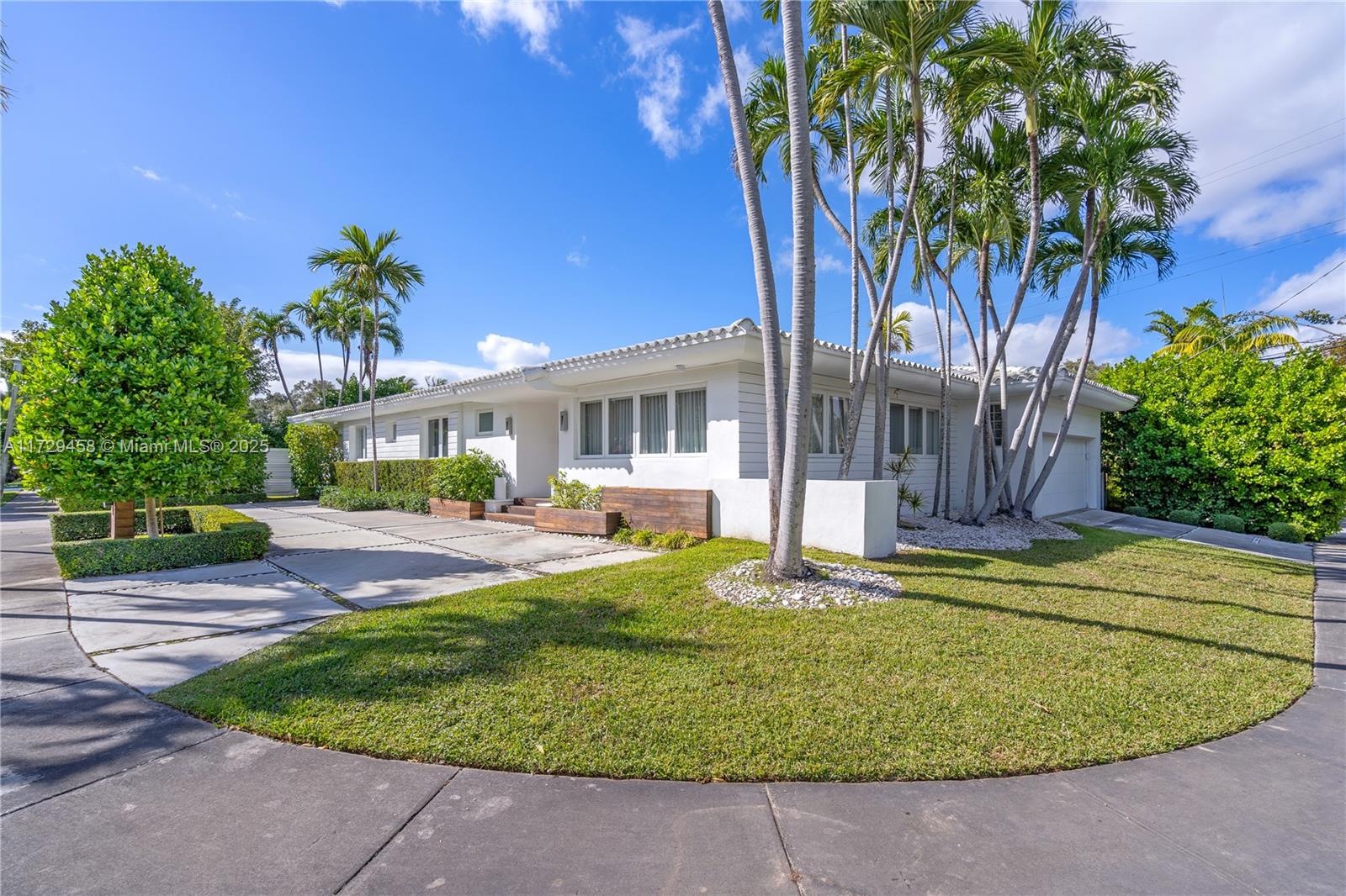 290 Shore Drive East Miami, FL 33133 - Photo 6 of 31