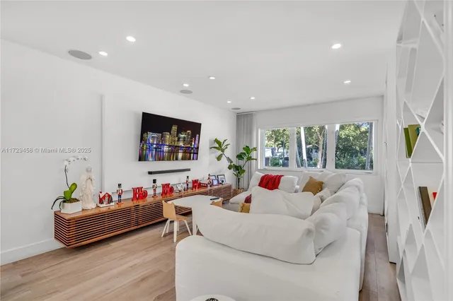 $16,800 | 290 Shore Drive East, Miami, FL 33133