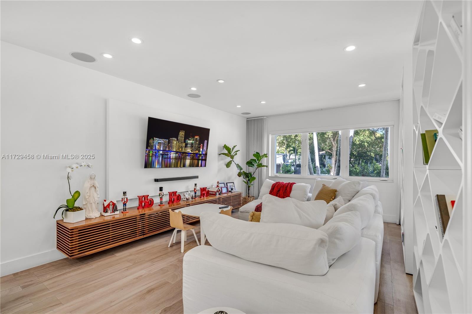 290 Shore Drive East Miami, FL 33133 - Photo 9 of 31