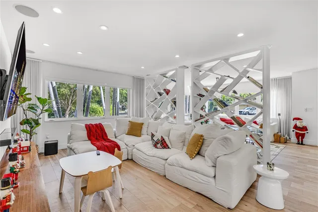 $16,800 | 290 Shore Drive East, Miami, FL 33133