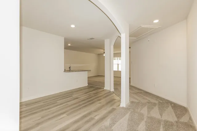 en empty room with wooden floor