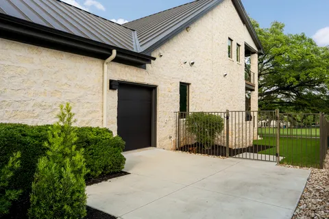 $1,950,000 | 12 Treehaven Lane, The Hills, TX 78738