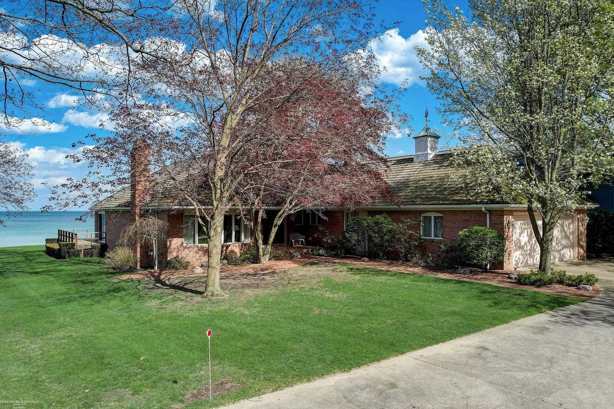 4880 Lakeshore Road Fort Gratiot, MI 48059 - Photo 52 of 69 50142242-829bcfcf-4ffb-44c0-a5db-7bf03d448293.JPG