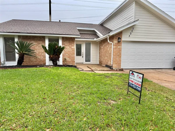 $2,000 | 3007 Wagon Trail Drive, Sugar Land, TX 77479