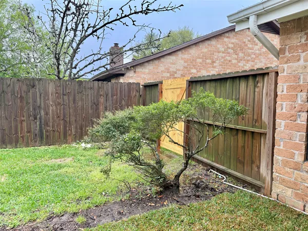 $2,000 | 3007 Wagon Trail Drive, Sugar Land, TX 77479