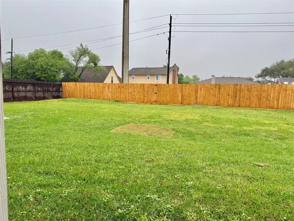 $2,000 | 3007 Wagon Trail Drive, Sugar Land, TX 77479