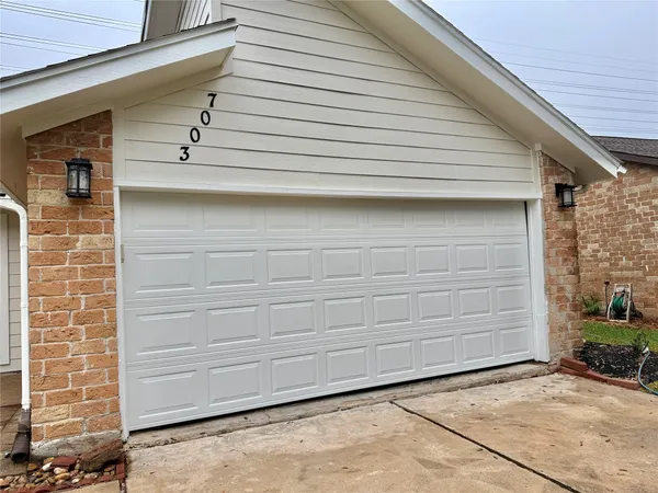 $2,000 | 3007 Wagon Trail Drive, Sugar Land, TX 77479
