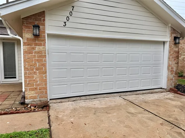 $2,000 | 3007 Wagon Trail Drive, Sugar Land, TX 77479
