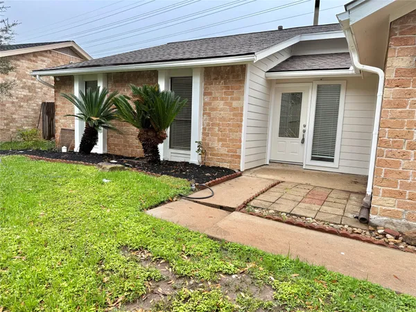 $2,000 | 3007 Wagon Trail Drive, Sugar Land, TX 77479