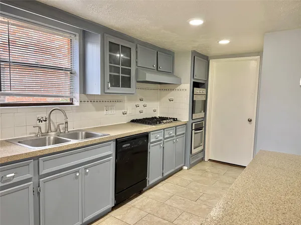 $2,000 | 3007 Wagon Trail Drive, Sugar Land, TX 77479