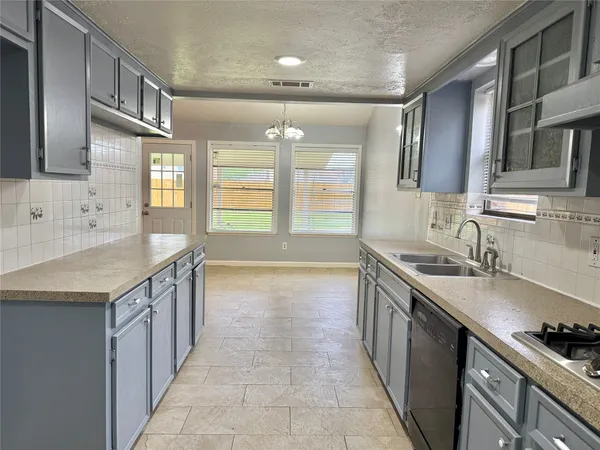 $2,000 | 3007 Wagon Trail Drive, Sugar Land, TX 77479