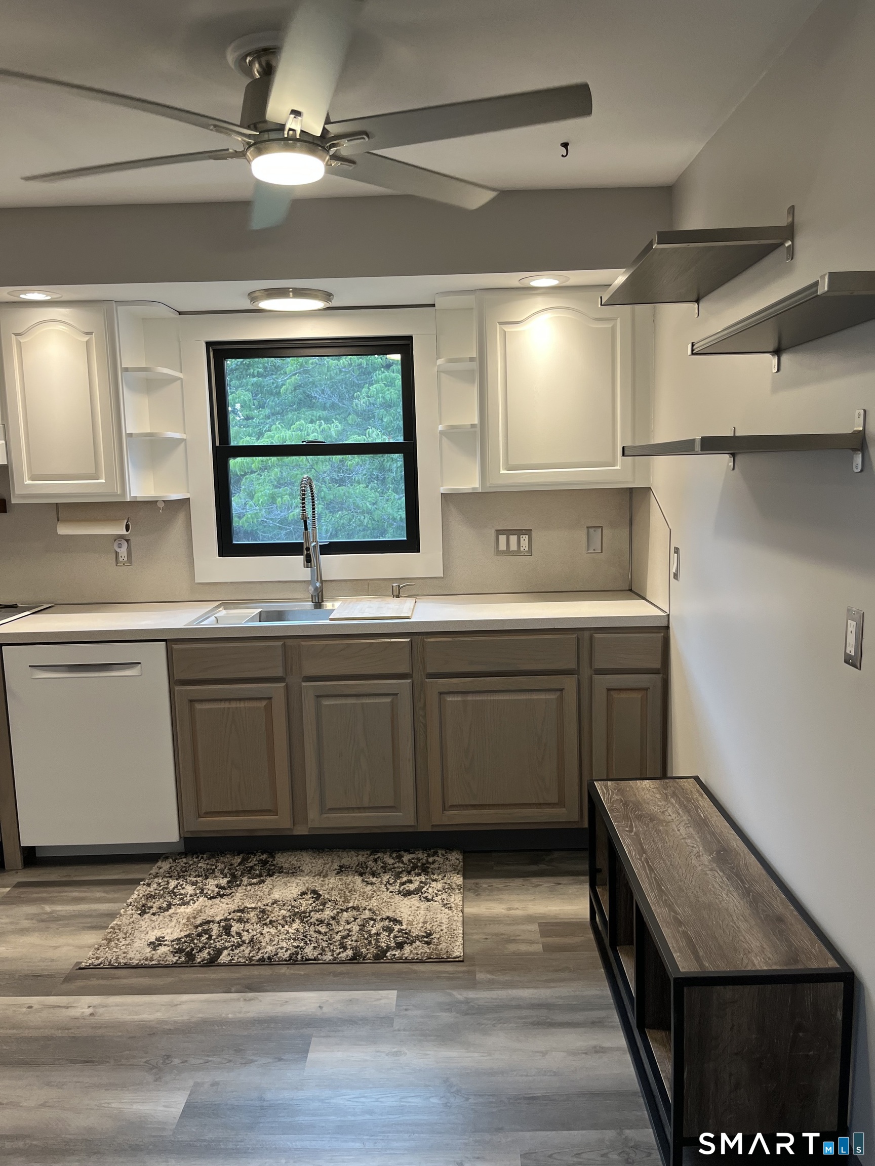 367 Frost Road Waterbury, CT 06705 - Photo 5 of 14