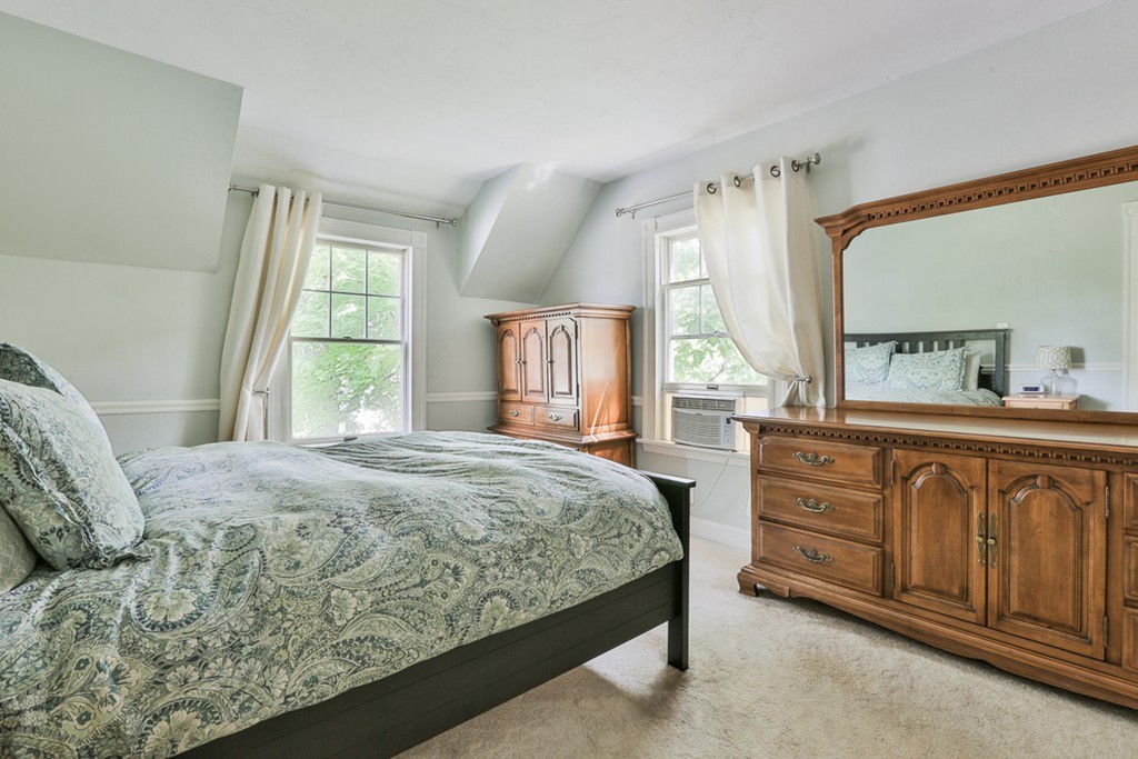 29 Warren Avenue Milton, MA 02186 - Photo 17 of 27