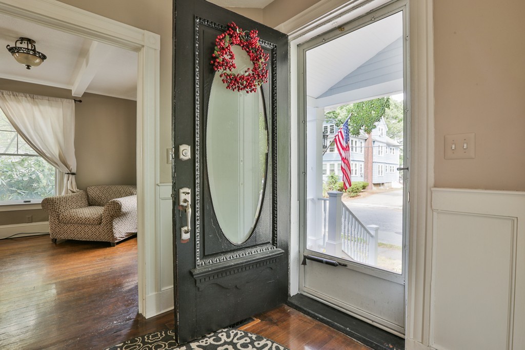 29 Warren Avenue Milton, MA 02186 - Photo 3 of 27