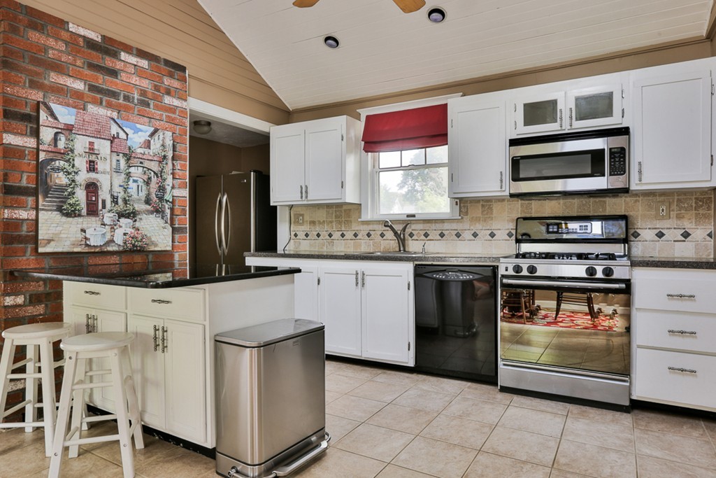 29 Warren Avenue Milton, MA 02186 - Photo 7 of 27