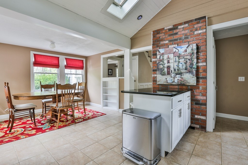 29 Warren Avenue Milton, MA 02186 - Photo 8 of 27