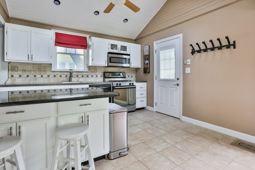 29 Warren Avenue Milton, MA 02186 - Photo 10 of 27