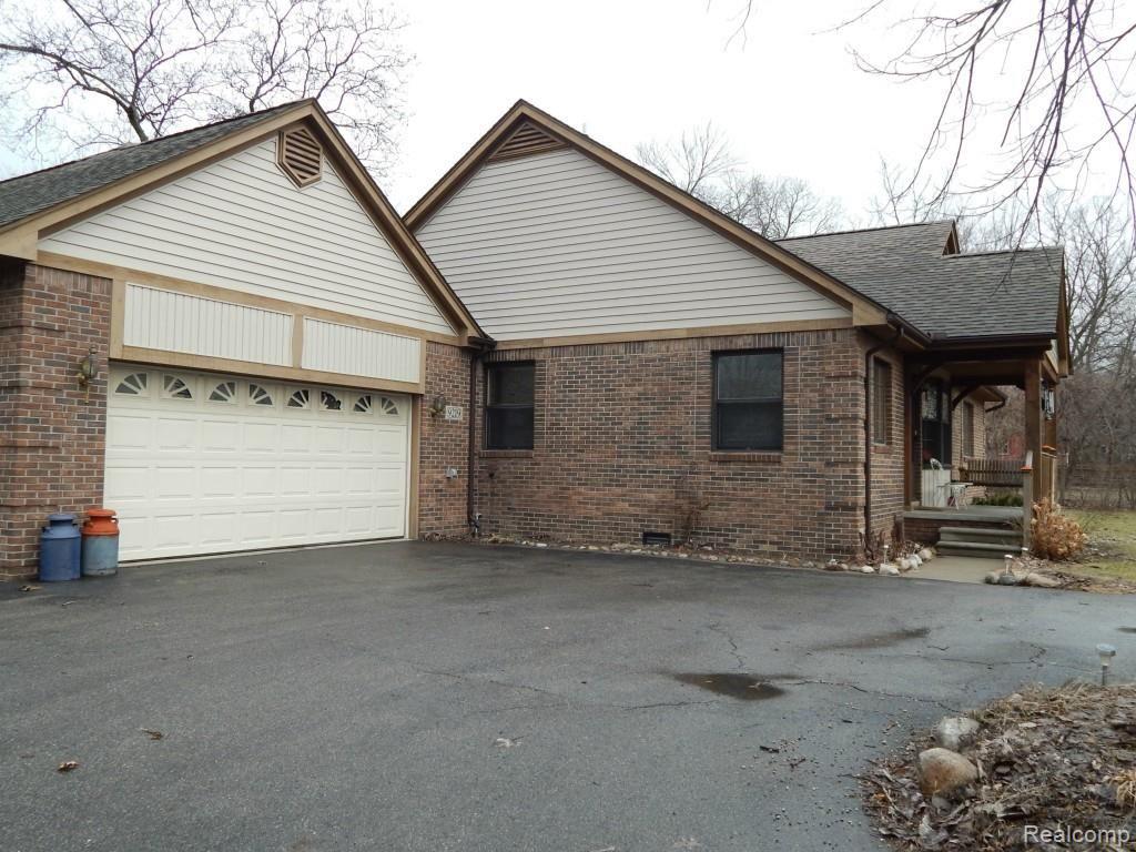 9219 Newburgh Road Livonia, MI 48150 - Photo 4 of 54 Front Side View