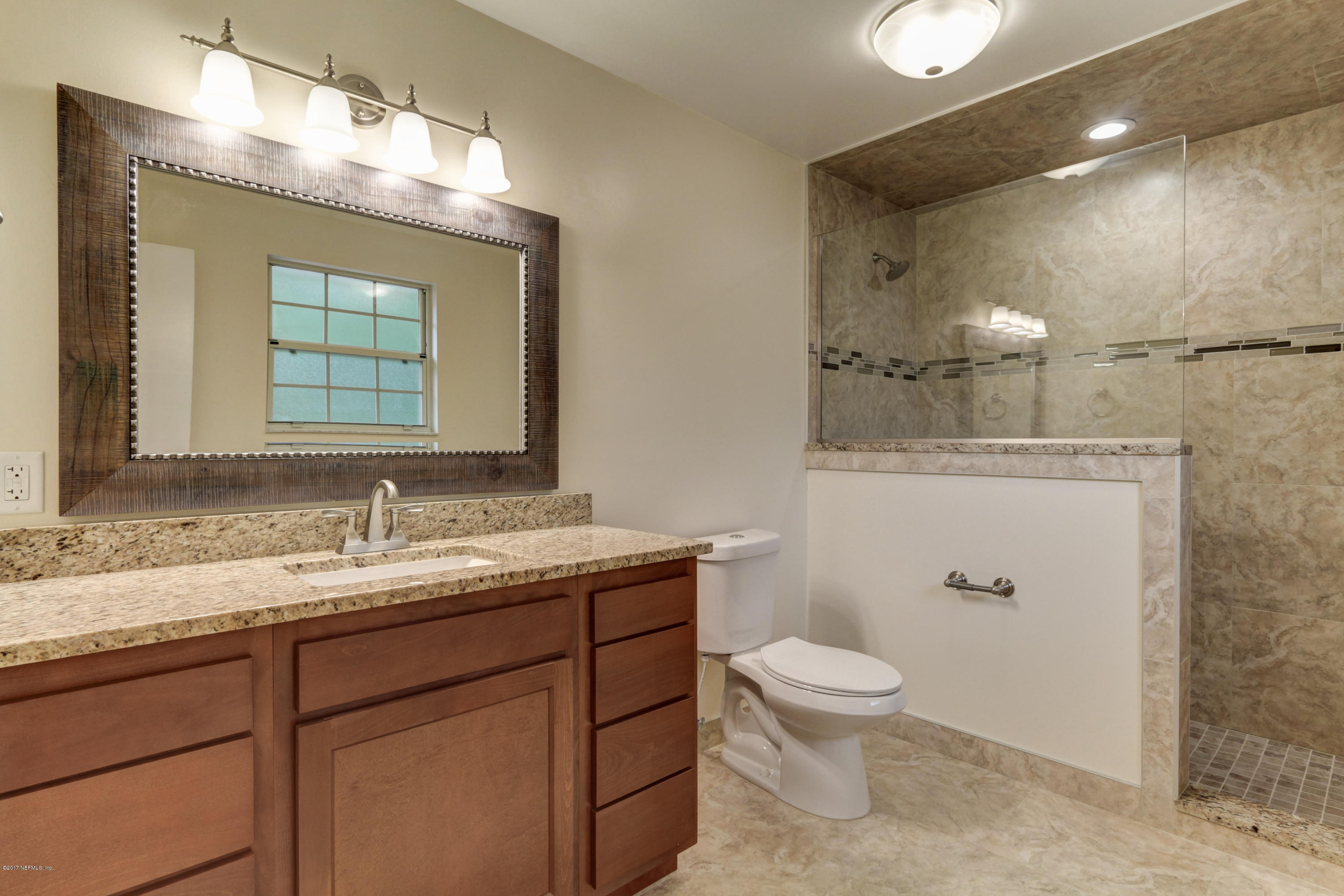 3824 Ernjo Road Jacksonville, FL 32209 - Photo 17 of 28 Spacious Master Bath.