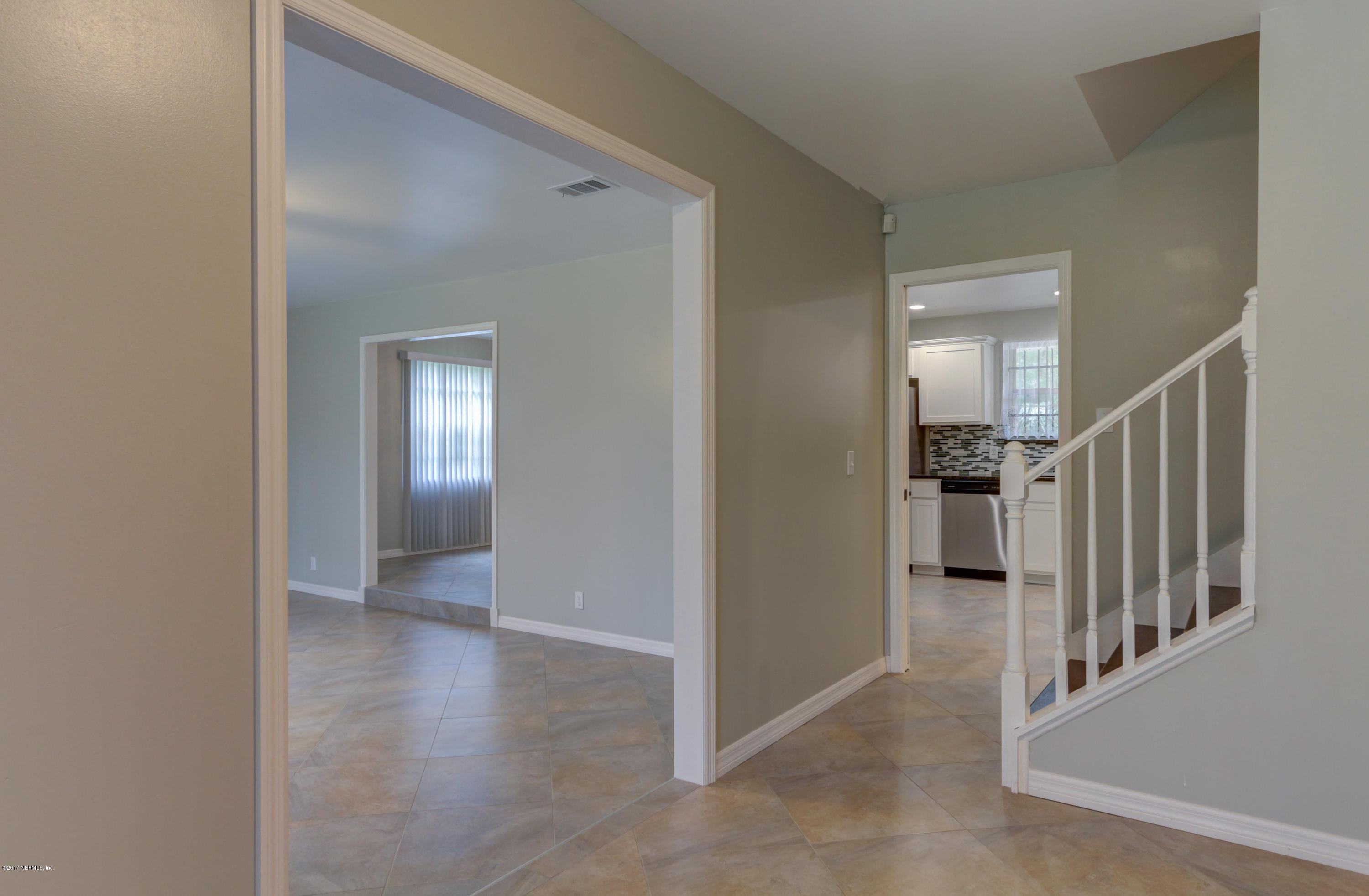 3824 Ernjo Road Jacksonville, FL 32209 - Photo 5 of 28 Foyer