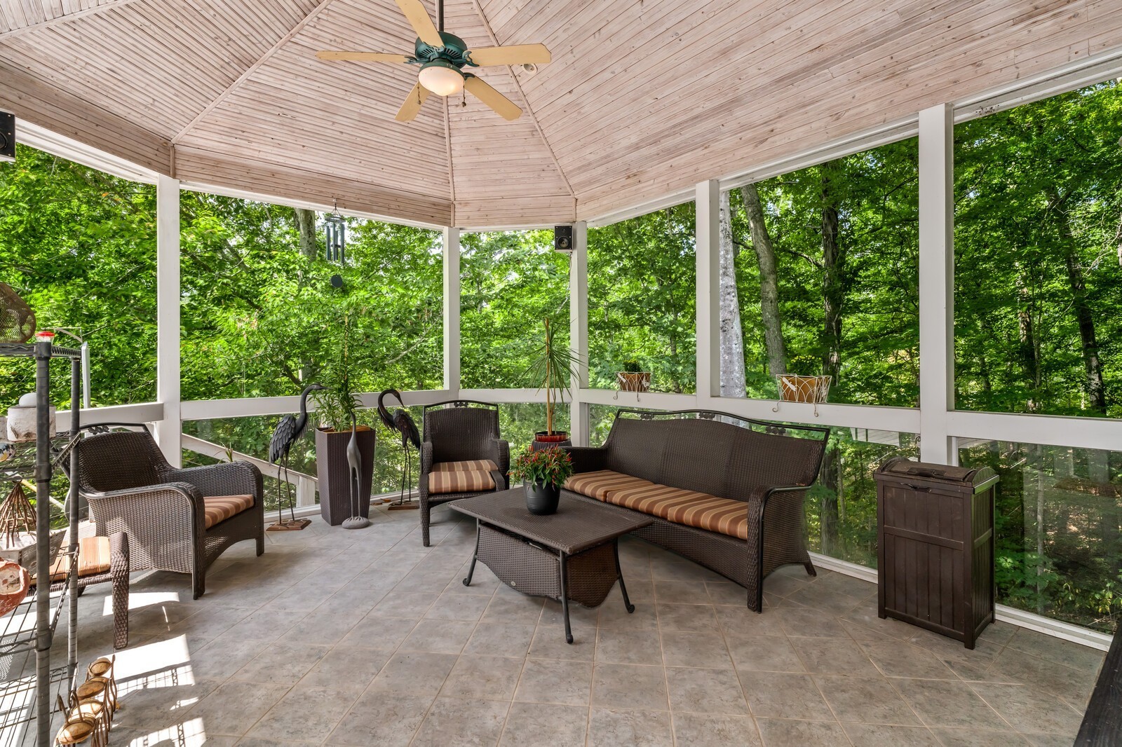 415 Cooksey Batson Road Charlotte, TN 37036 - Photo 13 of 60 a outdoor living space with furniture and garden view