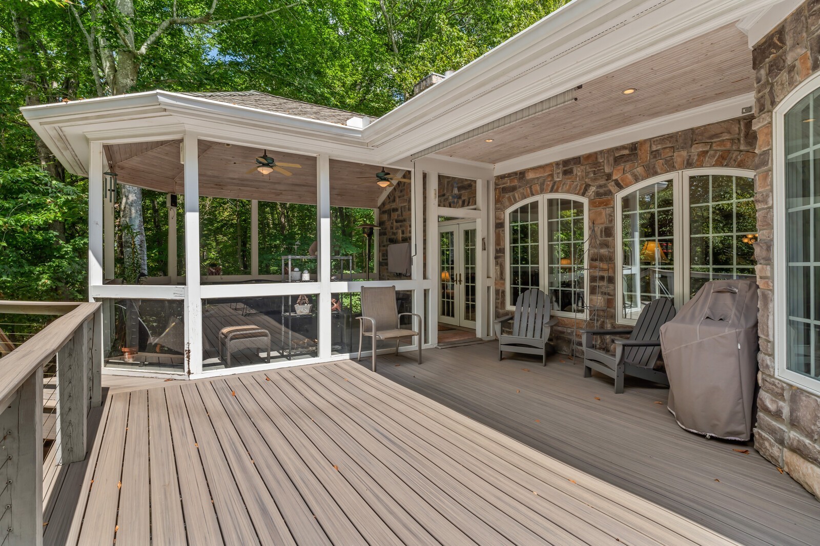 415 Cooksey Batson Road Charlotte, TN 37036 - Photo 14 of 60 a view of a patio with table and chairs