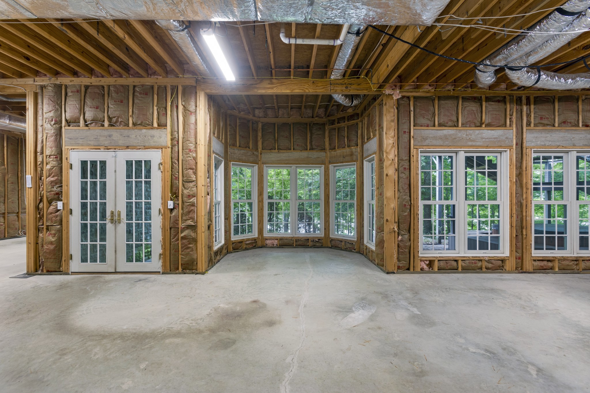 415 Cooksey Batson Road Charlotte, TN 37036 - Photo 38 of 60 a view of an empty room with a balcony