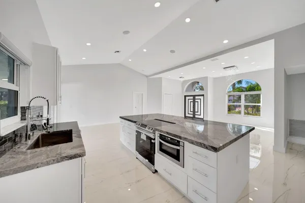 $6,000 | 22357 Collington Drive, Unit 22357, Boca Raton, FL 33428