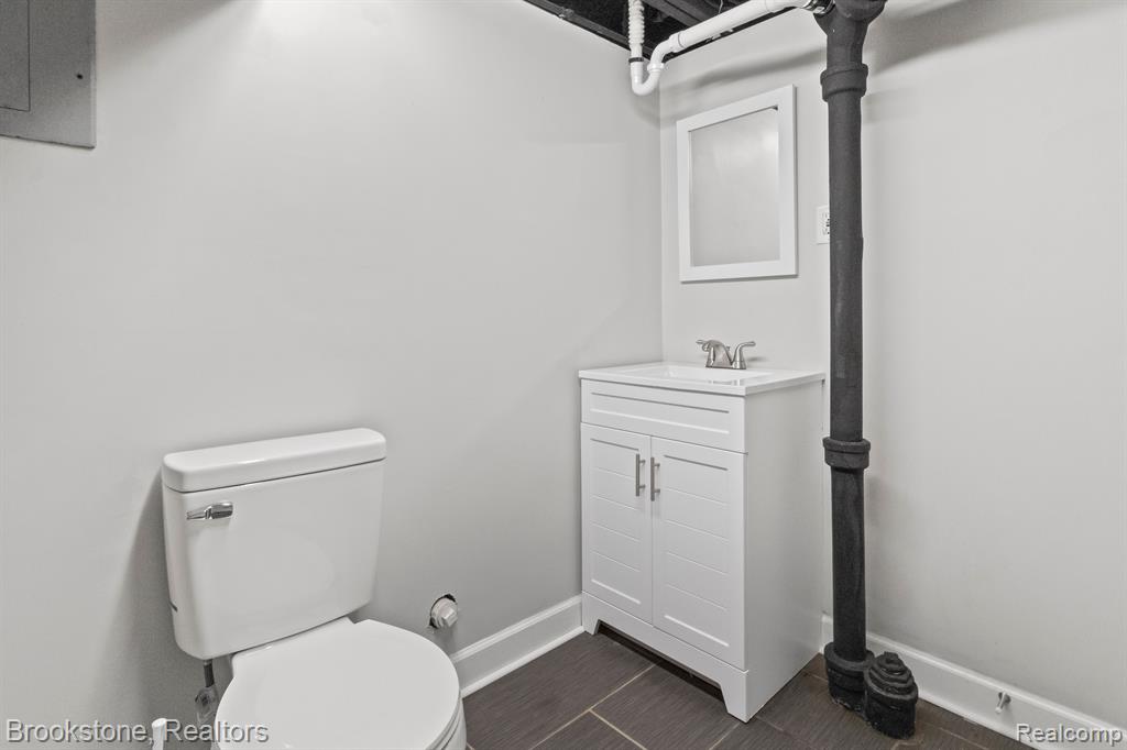 18946 Martin Road Roseville, MI 48066 - Photo 38 of 46 Gallery Image 38