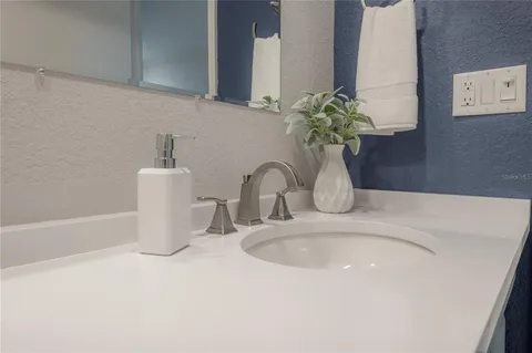 $575,000 | 4141 Bayshore Boulevard, Unit 1003, Tampa, FL 33611