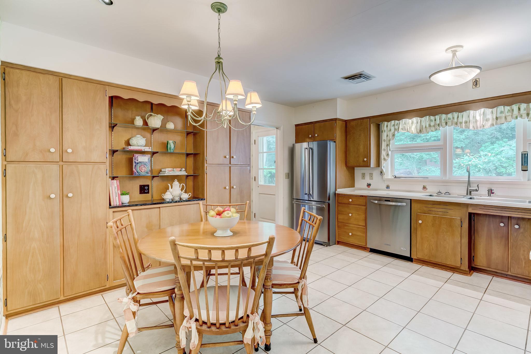 1211 Doves Cove Road Baltimore, MD 21286 - Photo 15 of 43 Fantastic pantry space, lovely tile floor, SS appl