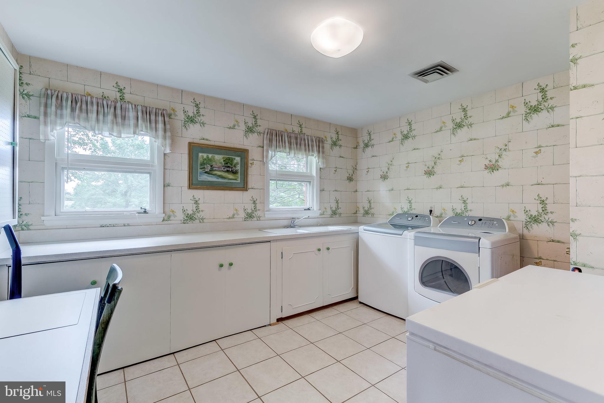 1211 Doves Cove Road Baltimore, MD 21286 - Photo 18 of 43 Superb laundry room on 1st floor! Ceramic tile.