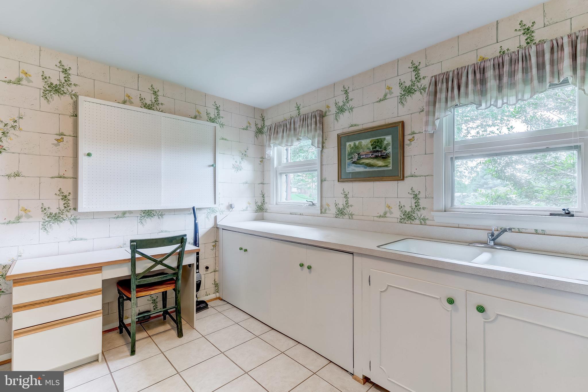 1211 Doves Cove Road Baltimore, MD 21286 - Photo 19 of 43 Bright 12x11 laundry rm & desk are welcoming
