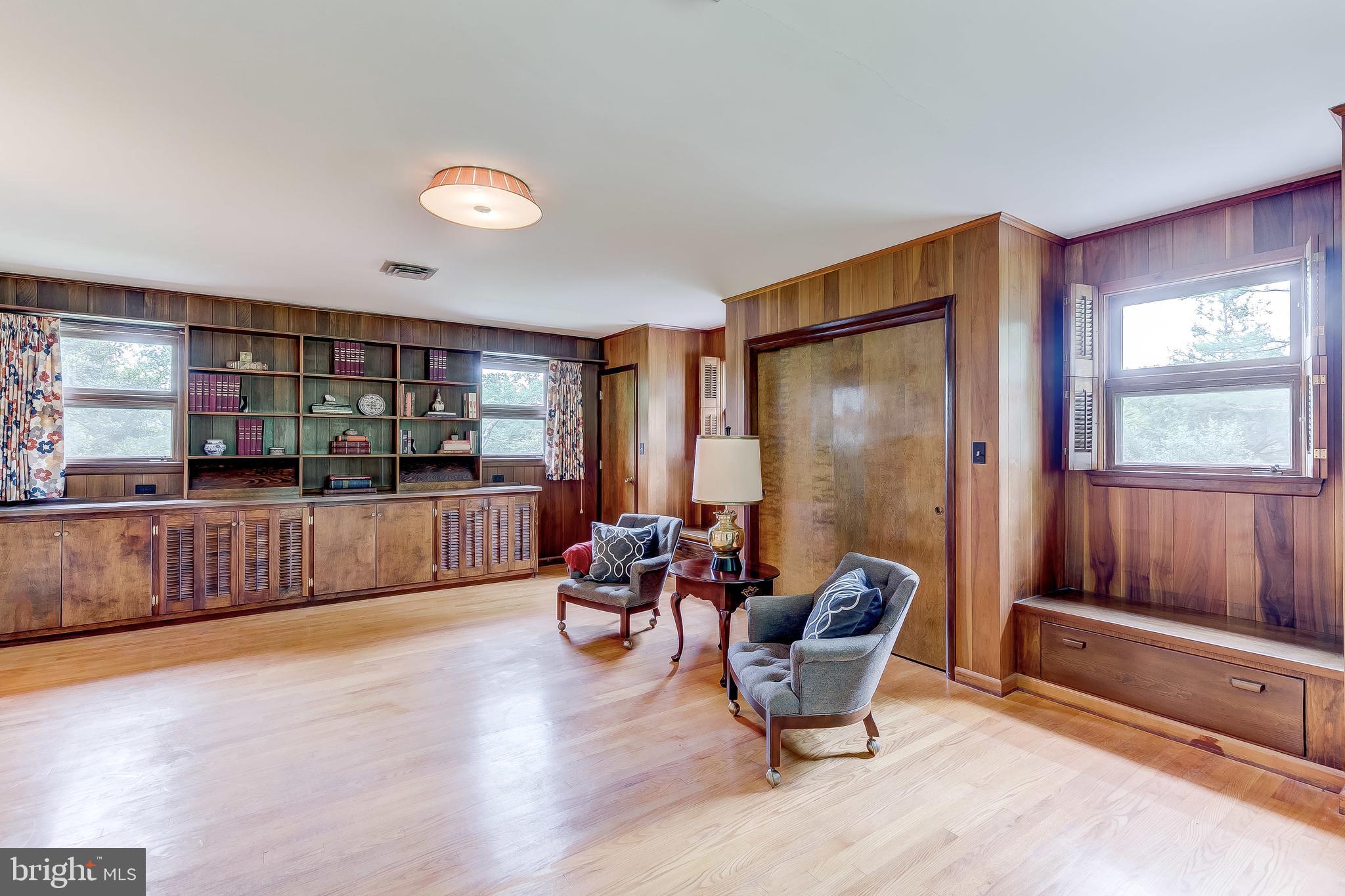 1211 Doves Cove Road Baltimore, MD 21286 - Photo 20 of 43 Den/Liibrary/Fam. Amazing closetry, hdwd. floor
