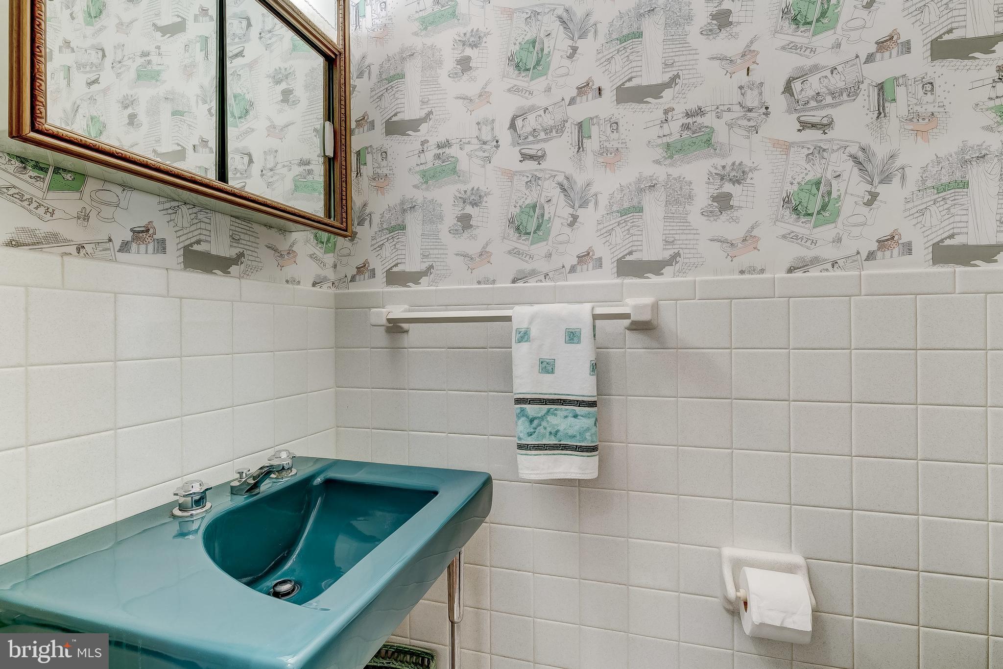 1211 Doves Cove Road Baltimore, MD 21286 - Photo 21 of 43 Adj. Powder Rm./ Possible Master Bath Expansion!