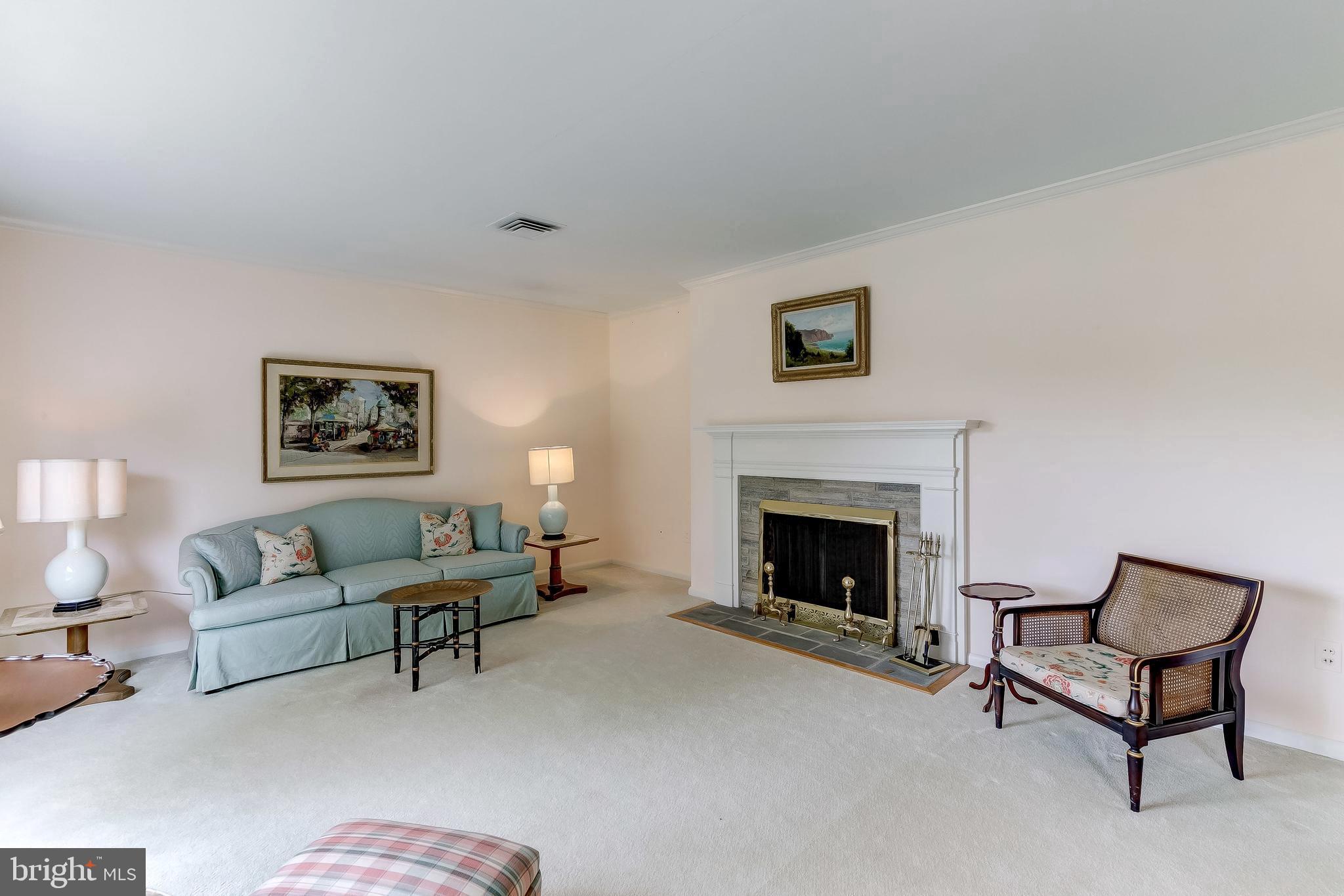 1211 Doves Cove Road Baltimore, MD 21286 - Photo 9 of 43 Liv.Rm., FP w/mantle & screen, Bay Window