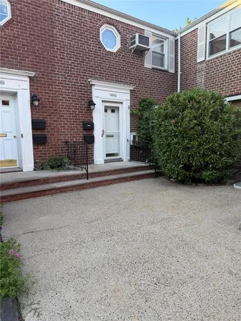 $2,200 | 260-47 73rd Avenue, Unit 1A | Glen Oaks