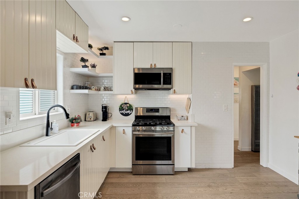 207 South Aviation Boulevard Manhattan Beach, CA 90266 - Photo 14 of 29 a kitchen with a stove and a refrigerator