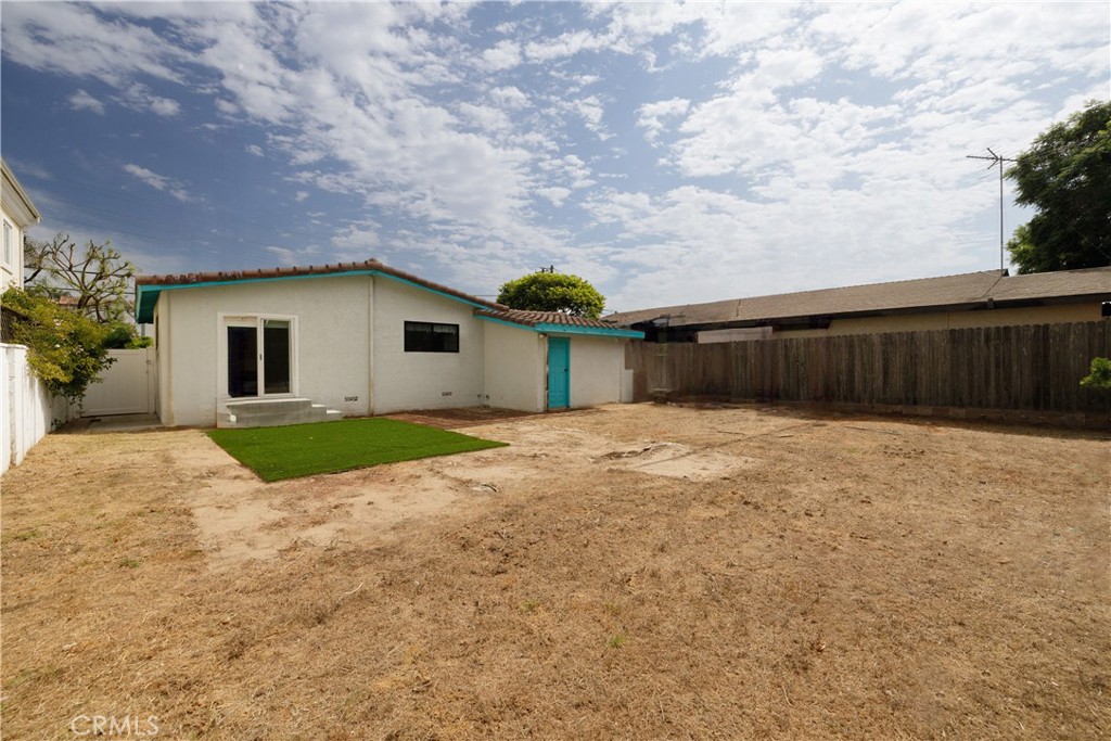 207 South Aviation Boulevard Manhattan Beach, CA 90266 - Photo 25 of 29 a view of a house with a yard