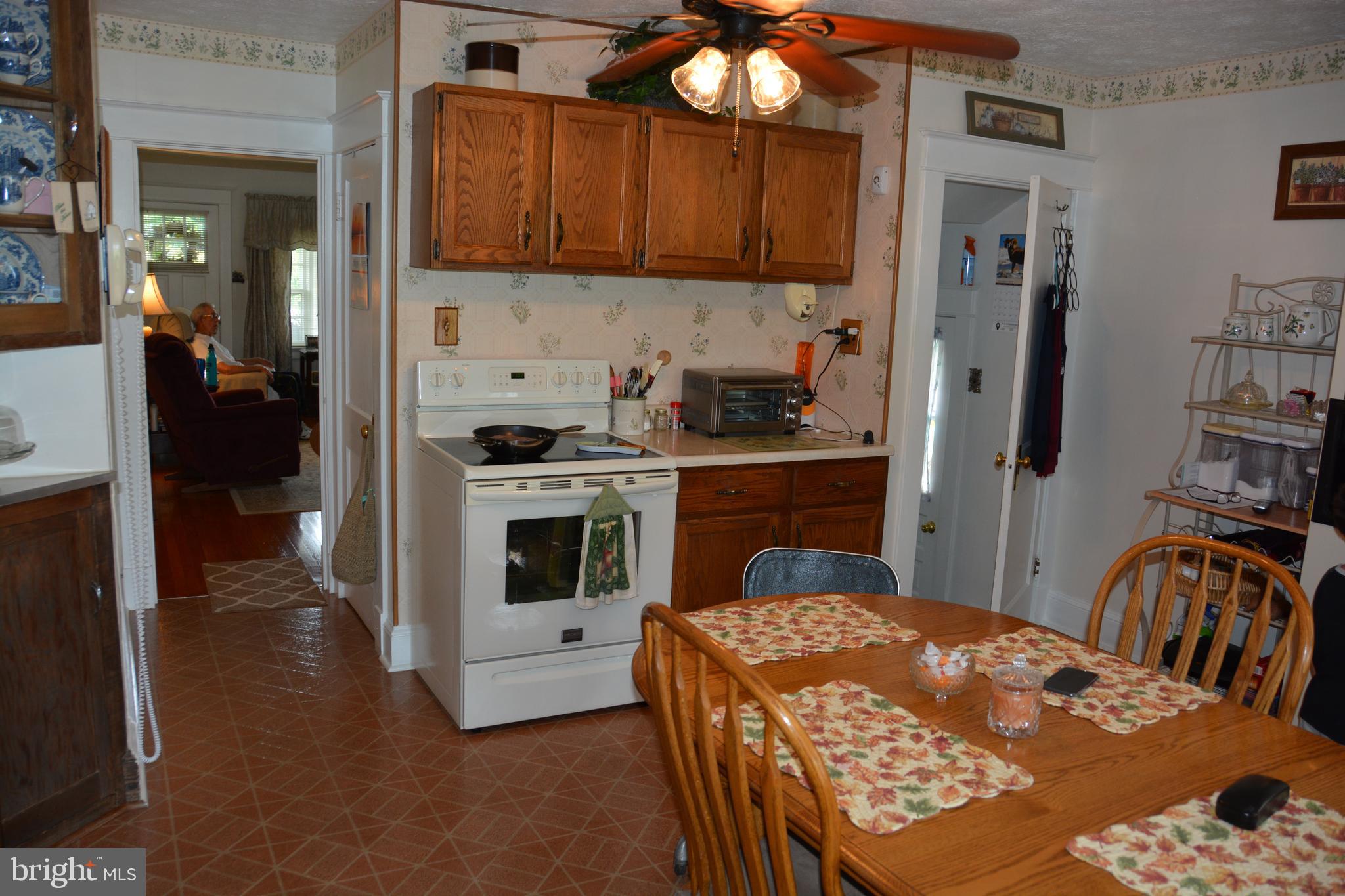 759 Round Hill Road Winchester, VA 22602 - Photo 12 of 70 Spacious kitchen. Access to basement.