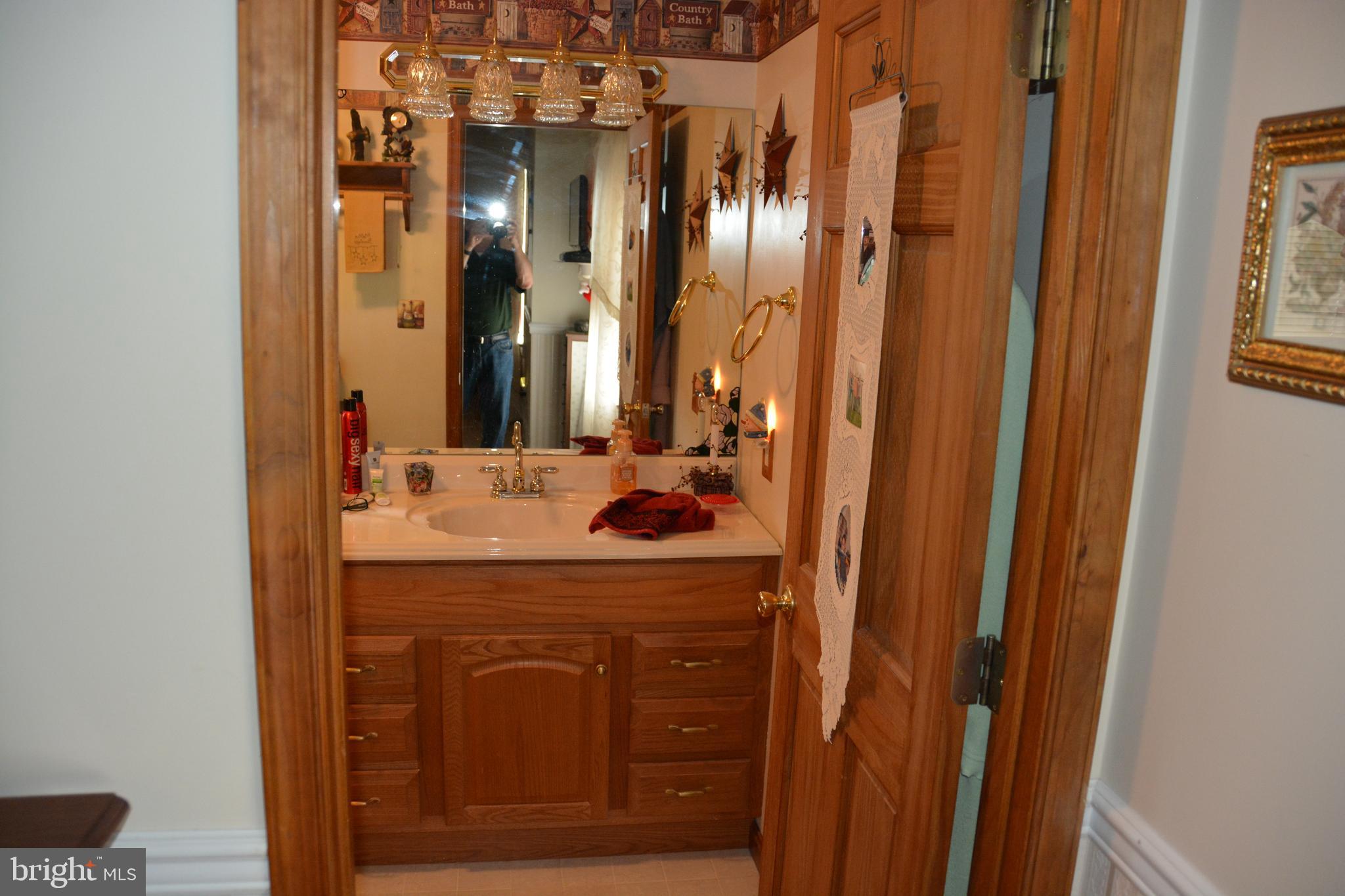759 Round Hill Road Winchester, VA 22602 - Photo 17 of 70 Master bath.