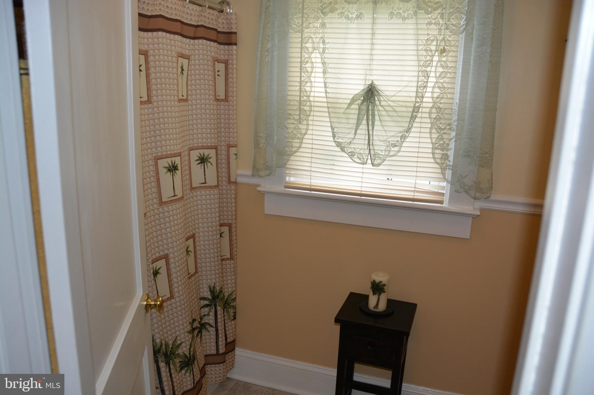 759 Round Hill Road Winchester, VA 22602 - Photo 20 of 70 Hall bath